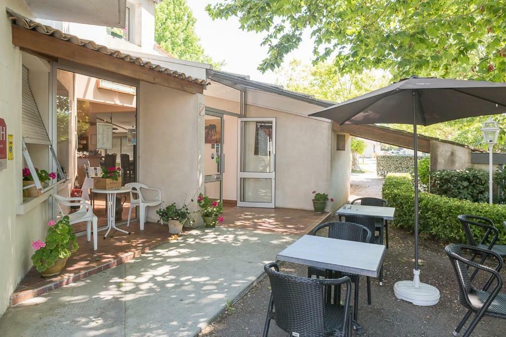 Les Platanes Hotel Etauliers Exterior photo