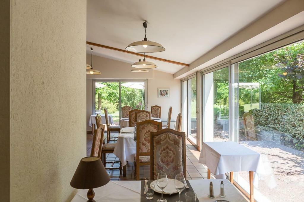 Les Platanes Hotel Etauliers Exterior photo